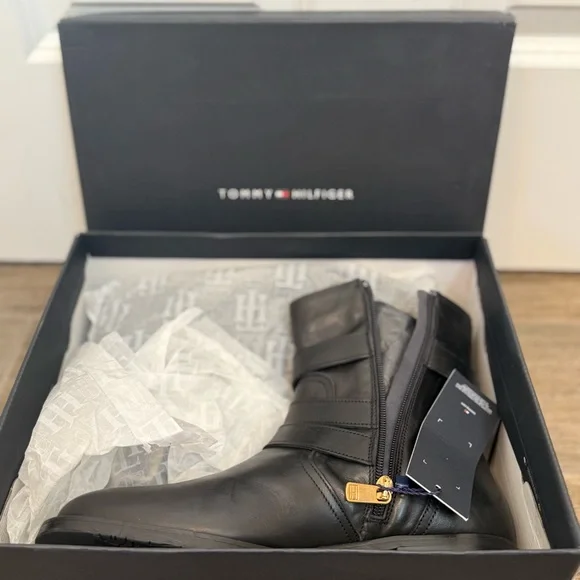 NWT Tommy Hifigure Boots Size: US8.5 Fall/Winter/Spring - Picture 3 of 10